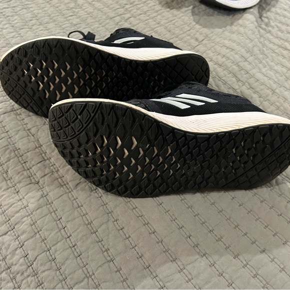 Adidas size 7 tennis shoes - Picture 5 of 7